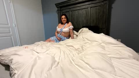 velvetsinner38 online show from April 24, 2026, 3:53 am