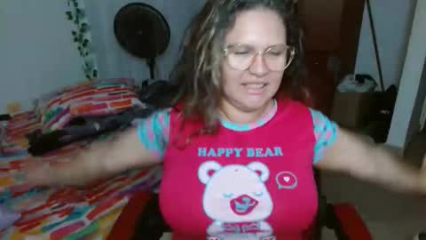 Snapshot of venecasexy44 chatting on February 24, 2026, 10:24 am venecasexy44 online show from February 24, 2026, 10:24 am