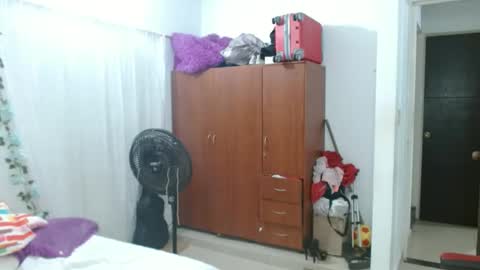 Snapshot of venecasexy44 chatting on February 28, 2026, 10:16 am venecasexy44 online show from February 28, 2026, 10:16 am