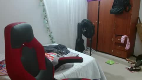Snapshot of venecasexy44 chatting on March 6, 2026, 10:45 am venecasexy44 online show from March 6, 2026, 10:45 am