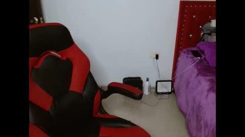 Snapshot of venecasexy44 chatting on April 16, 2026, 9:32 am venecasexy44 online show from April 16, 2026, 9:32 am