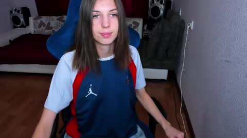 veneradi615 online show from March 5, 2025, 2:34 pm