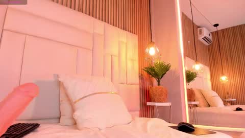 venez sofia  online show from November 21, 2025, 11:36 pm