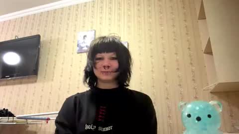 Snapshot of venniestickfort chatting on June 24, 2026, 7:13 pm Alex online show from June 24, 2026, 7:13 pm