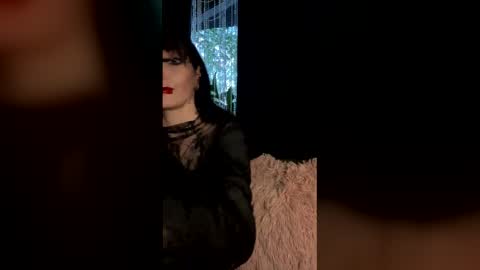 venom_goddess online show from May 14, 2026, 6:26 pm