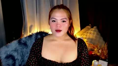 Snapshot of venus_colly chatting on November 16, 2025, 1:33 am I am Colly Your mystery girl online show from November 16, 2025, 1:33 am