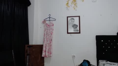 venus_menoza online show from April 15, 2026, 1:51 pm