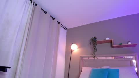 venus_reid online show from January 4, 2025, 8:06 am