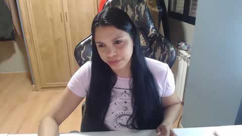Venus independent model online show from February 18, 2025, 4:48 pm