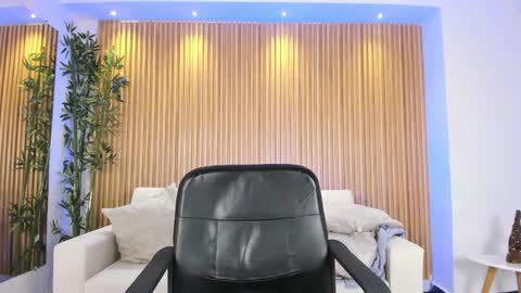 Venus Cooper Everyday From 1400 to 2200 Col Time online show from November 15, 2025, 8:38 pm