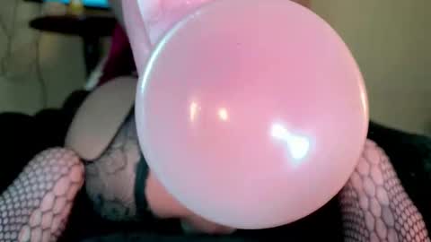 Venus online show from December 4, 2025, 1:48 am