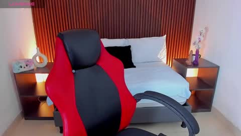 Nice to greet you my name is Vanessa  online show from December 14, 2024, 1:05 pm