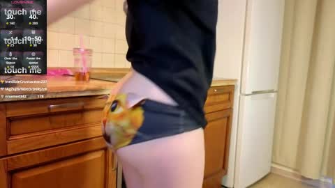 Erica online show from April 6, 2026, 4:46 am