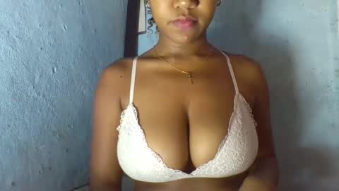 verolla31 online show from February 20, 2025, 1:08 pm