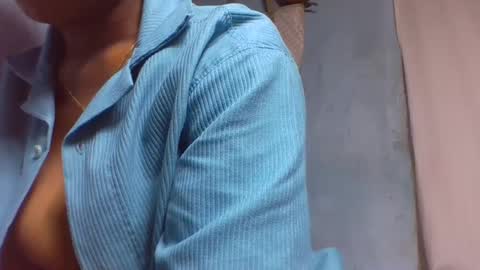 verolla31 online show from February 24, 2025, 2:51 am