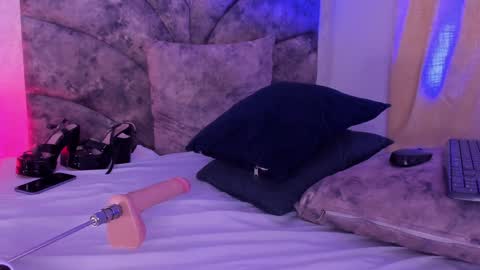 Veronica Olson online show from February 2, 2025, 7:20 am