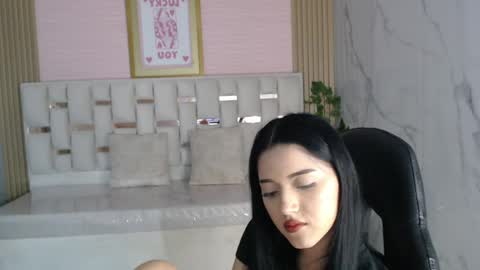 veronicaa_s online show from April 16, 2026, 9:39 pm