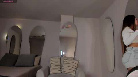 Snapshot of veronicablue1 chatting on June 14, 2026, 6:48 am Vero online show from June 14, 2026, 6:48 am