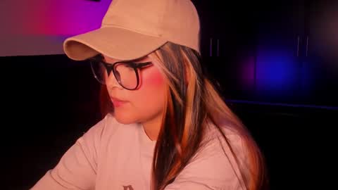 Snapshot of veronicabrown_xxx chatting on March 21, 2026, 4:06 am Vero online show from March 21, 2026, 4:06 am