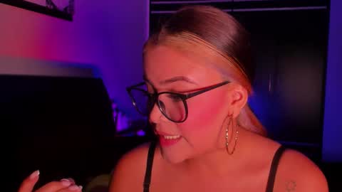 Snapshot of veronicabrown_xxx chatting on March 23, 2026, 4:16 am Vero online show from March 23, 2026, 4:16 am