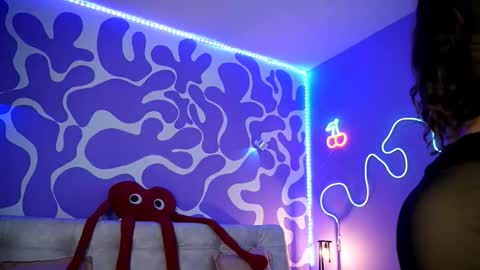        online show from November 3, 2025, 9:48 pm