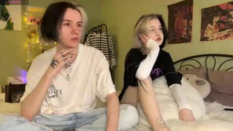 veryraretwins online show from September 26, 2025, 4:44 pm