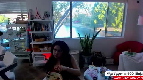 vesafine online show from December 7, 2024, 11:23 pm