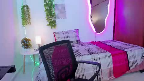 Snapshot of vexa_rosie chatting on June 23, 2026, 4:54 am hi im vexa online show from June 23, 2026, 4:54 am
