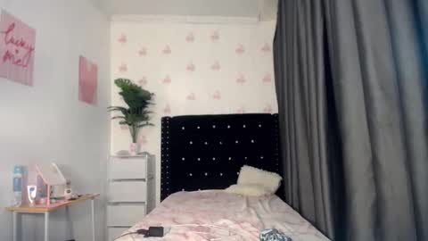 Snapshot of vexin_paxley chatting on April 6, 2026, 2:18 pm vexin_paxley online show from April 6, 2026, 2:18 pm