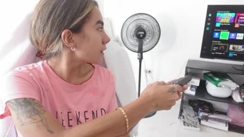 Sofa  online show from April 2, 2026, 9:01 pm