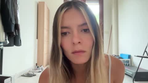 Snapshot of viajemos chatting on June 2, 2026, 9:00 am papichulo y mamichula online show from June 2, 2026, 9:00 am