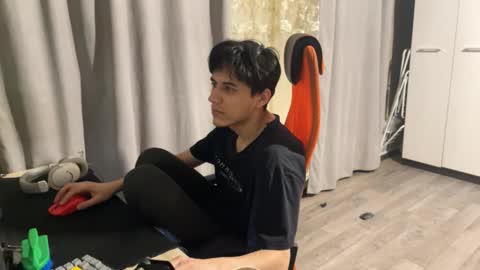 Snapshot of vialeras chatting on February 9, 2026, 6:01 pm vialeras online show from February 9, 2026, 6:01 pm