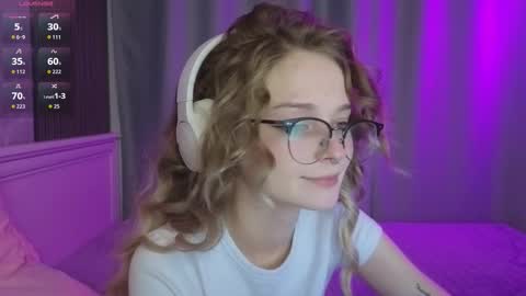 Snapshot of vialeta_baby chatting on October 1, 2025, 10:49 pm Vi online show from October 1, 2025, 10:49 pm