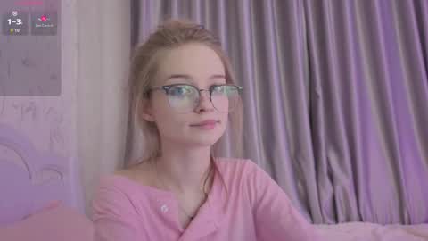 Snapshot of vialeta_baby chatting on October 15, 2025, 10:43 pm Vi online show from October 15, 2025, 10:43 pm