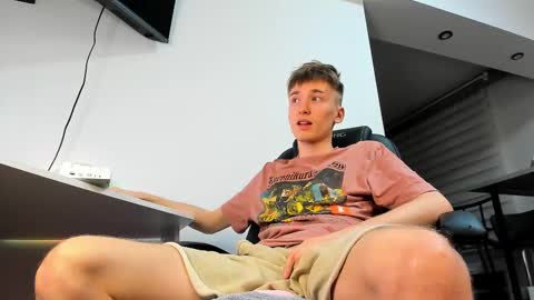 Snapshot of vibemygirl chatting on February 26, 2025, 4:03 pm vibemygirl online show from February 26, 2025, 4:03 pm