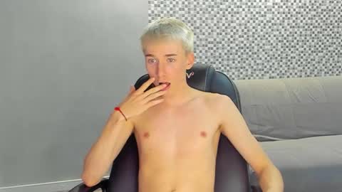 Snapshot of vibemygirl chatting on September 11, 2025, 2:06 pm vibemygirl online show from September 11, 2025, 2:06 pm