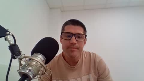 vibratorul89 online show from November 18, 2025, 4:00 pm