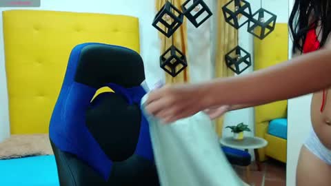 nahomy online show from January 30, 2025, 4:02 pm