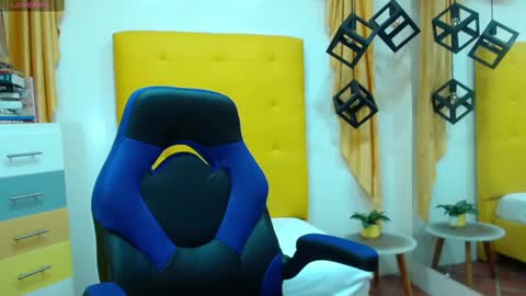 nahomy online show from February 4, 2025, 12:22 pm