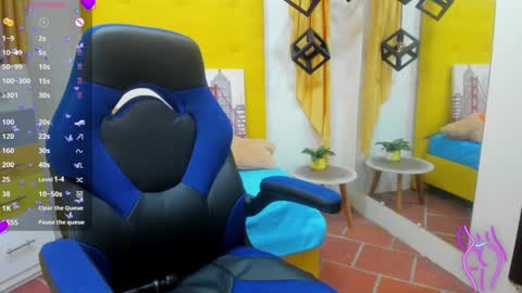 nahomy online show from February 13, 2025, 6:48 pm