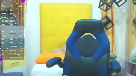 nahomy online show from March 7, 2025, 2:01 pm