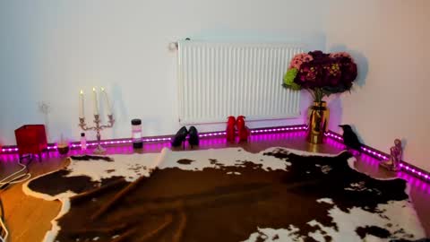 ViciousQueenu can call me Laura online show from November 24, 2025, 8:25 am