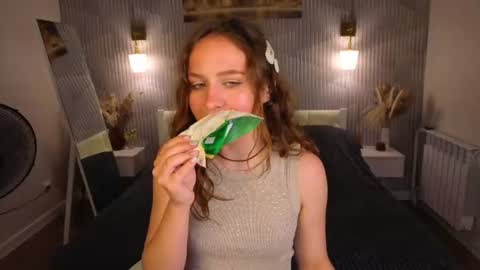 vicki_milles online show from June 29, 2026, 8:20 am