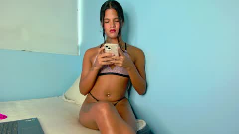 Snapshot of vicky_diamond09 chatting on May 25, 2026, 10:38 pm Victoria online show from May 25, 2026, 10:38 pm