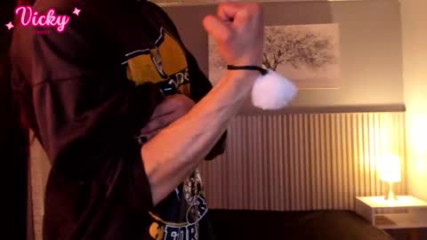  Vicky  online show from February 9, 2026, 1:48 pm