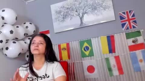 Snapshot of vicky_fant4sy chatting on June 18, 2026, 11:47 am Vicky online show from June 18, 2026, 11:47 am