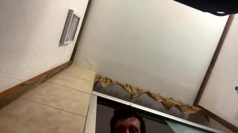 Snapshot of vicrobertson595 chatting on April 12, 2026, 2:33 pm vicrobertson595 online show from April 12, 2026, 2:33 pm