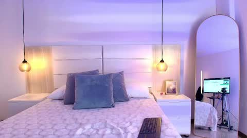 Snapshot of victoria_clarke_ chatting on June 2, 2026, 2:41 pm Victoria online show from June 2, 2026, 2:41 pm