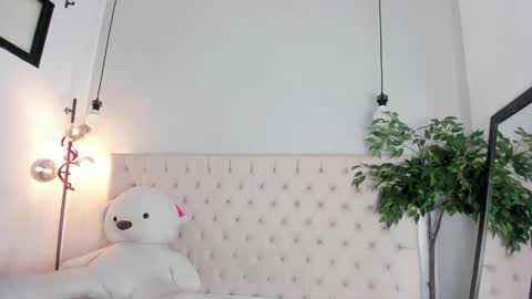 Victoria online show from April 15, 2026, 7:21 pm