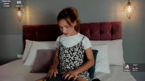 Snapshot of victoria_decapri chatting on September 14, 2025, 1:32 pm victoria online show from September 14, 2025, 1:32 pm